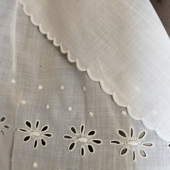 Genuine Vintage Blouse with Genuine Vintage Bakelite Beads and Dice - Picture 2 of 7